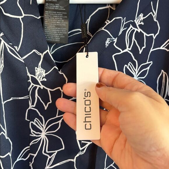 Chico's Navy White Floral Blouse with tie front and blousy sleeves size 12 NWT! - Picture 7 of 9